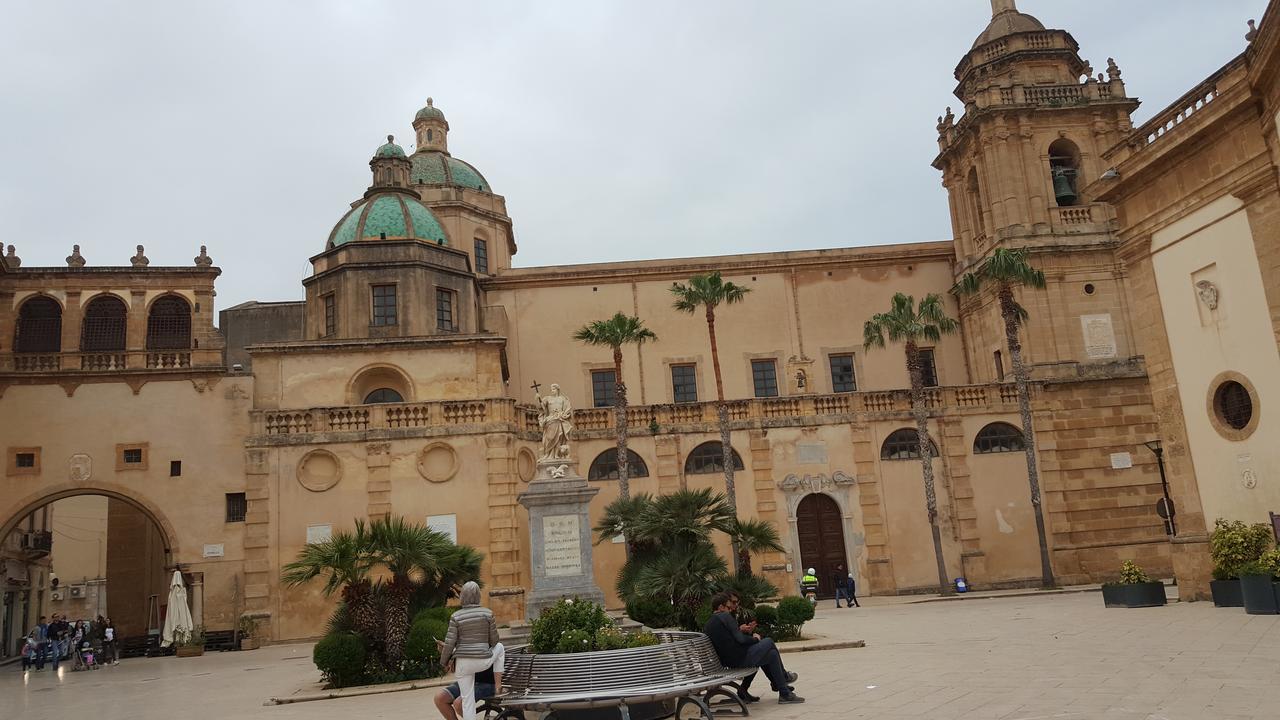 Casa Turismo "Madonna Del Paradiso" 마자라데발로 외부 사진